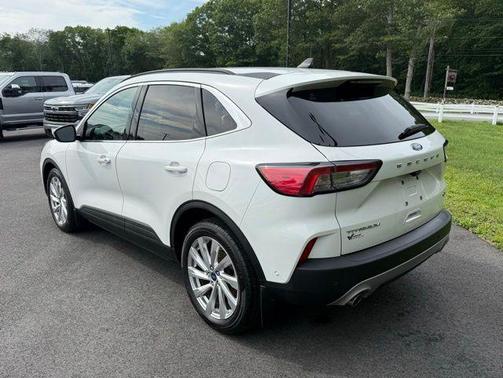 2022 Ford Escape Titanium Hybrid