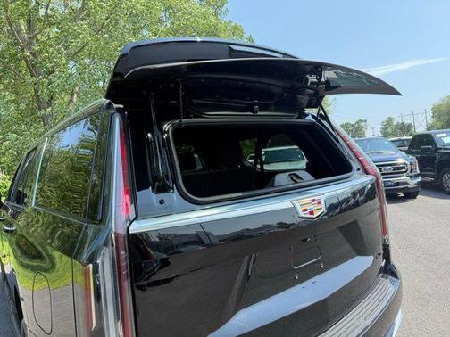 2022 Cadillac Escalade ESV Premium Luxury