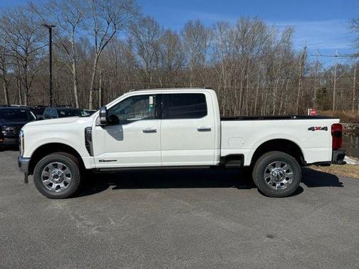 White Metallic 2026 Ford F-350 Lariat Super Duty