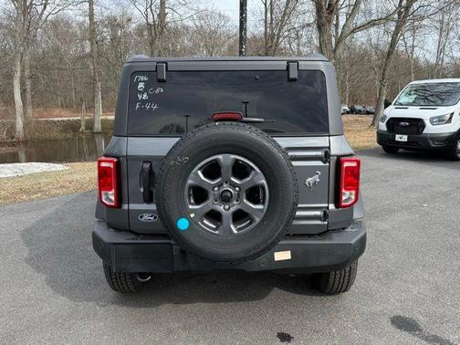 Carbonized Gray Metallic 2026 Ford Bronco Big Bend
