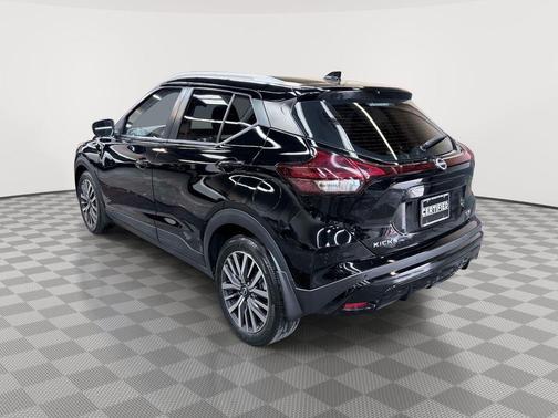 Super Black 2023 Nissan Kicks SV