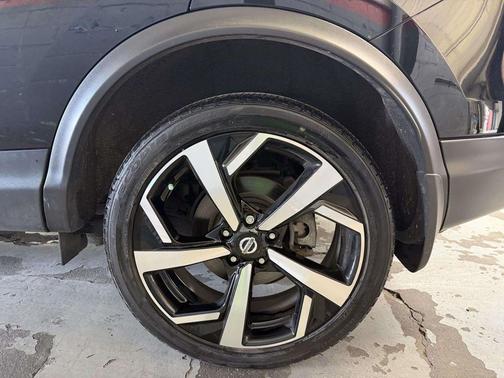 Magnetic Black 2022 Nissan Rogue Sport SL