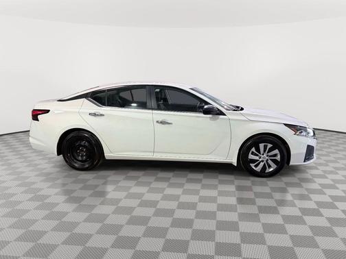 Glacier White 2025 Nissan Altima S