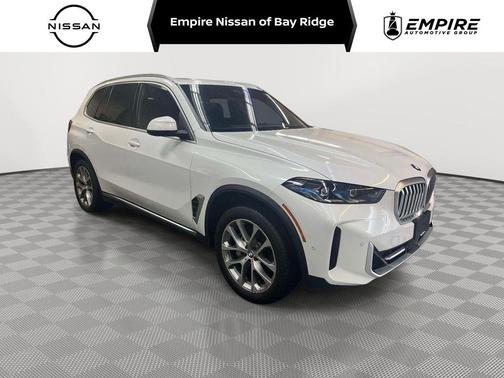 Mineral White Metallic 2024 BMW X5 xDrive40i