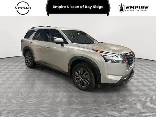 2025 Nissan Pathfinder SV