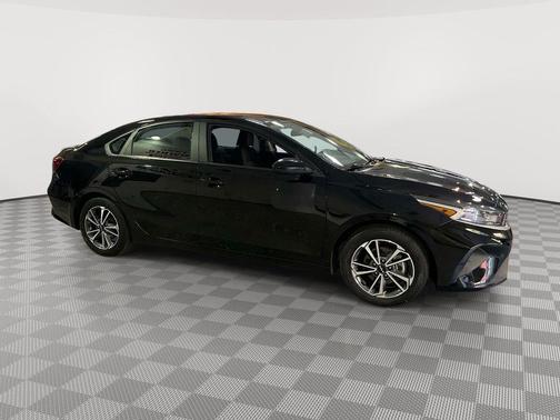 Aurora Black Pearl 2023 Kia Forte LXS