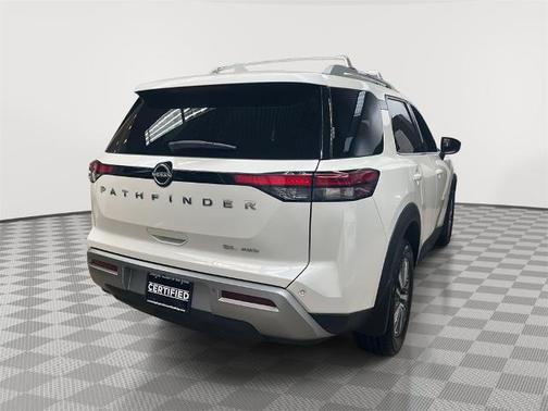 2022 Nissan Pathfinder SL