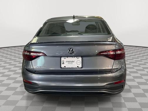 Platinum Gray Metallic 2023 Volkswagen Jetta 1.5T SE