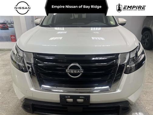 2025 Nissan Pathfinder SL