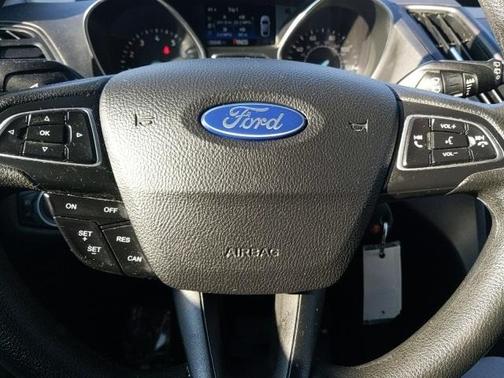 Photo 4 of 29 of 2018 Ford Escape SE