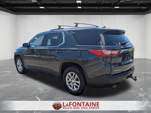 Graphite Metallic 2018 Chevrolet Traverse LT Cloth