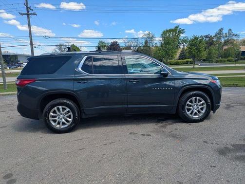 Graphite Metallic 2018 Chevrolet Traverse LT Cloth