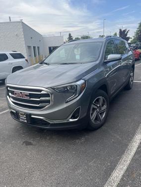 Photo 2 of 4 of 2020 GMC Terrain SLT