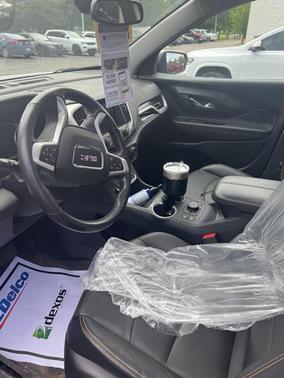 Photo 3 of 4 of 2020 GMC Terrain SLT
