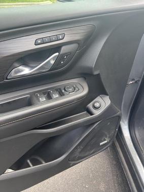 Photo 4 of 4 of 2020 GMC Terrain SLT