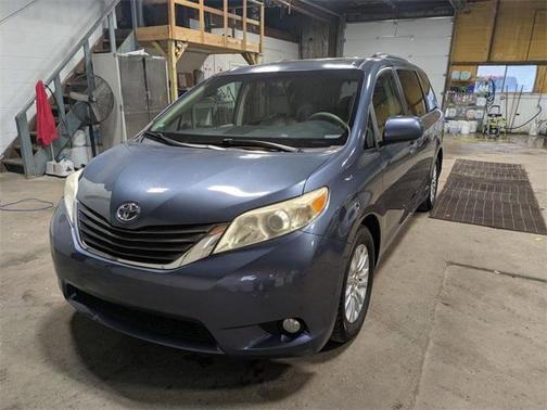 2013 Toyota Sienna XLE