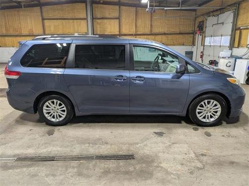 2013 Toyota Sienna XLE