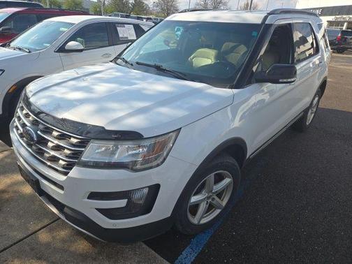 Oxford White 2016 Ford Explorer XLT