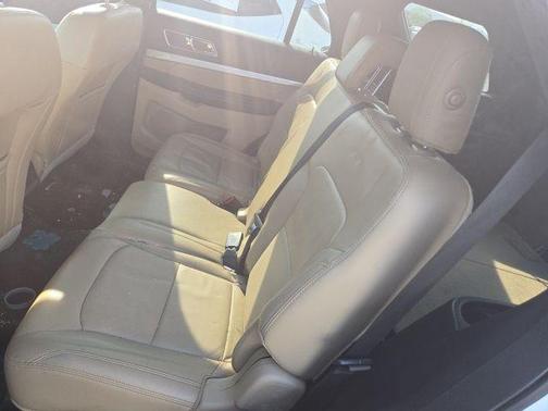 Oxford White 2016 Ford Explorer XLT