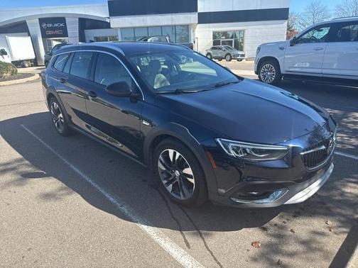 2020 Buick Regal TourX Essence