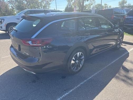 2020 Buick Regal TourX Essence