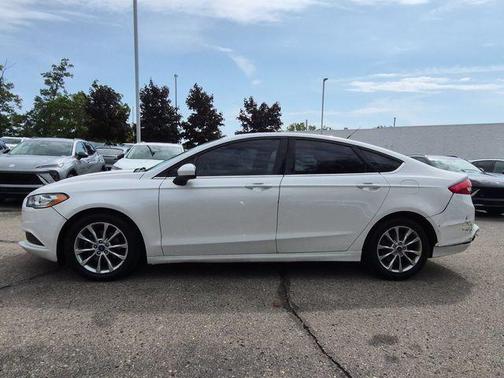 White Platinum Clearcoat Metallic 2017 Ford Fusion SE