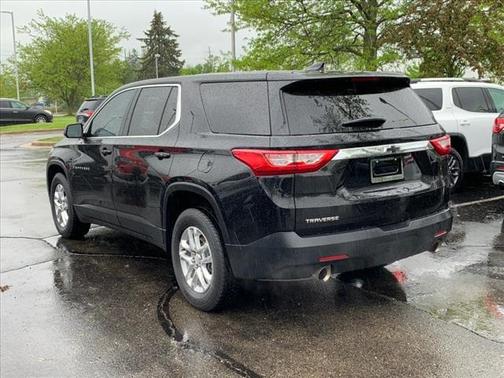 Photo 4 of 22 of 2019 Chevrolet Traverse LS