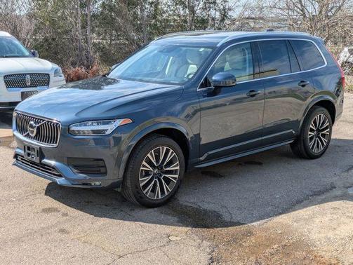 2022 Volvo XC90 T5 Momentum 7 Passenger