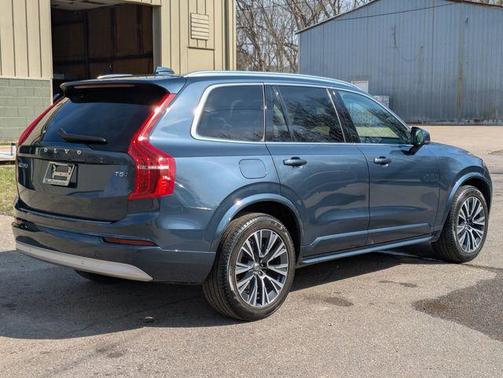 2022 Volvo XC90 T5 Momentum 7 Passenger