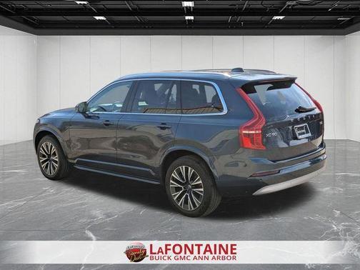 2022 Volvo XC90 T5 Momentum 7 Passenger