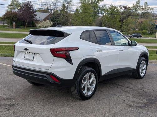 Summit White 2025 Chevrolet Trax LS