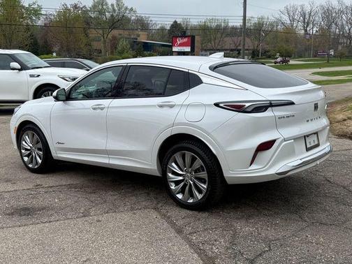 White Frost 2024 Buick Envista Avenir