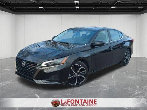 Super Black 2025 Nissan Altima SR