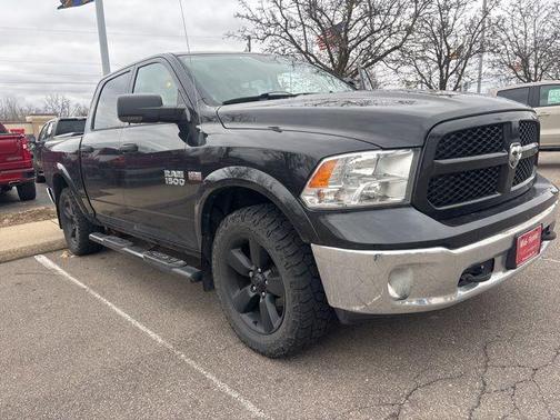 Brilliant Black Crystal Pearlcoat 2015 RAM 1500 SLT