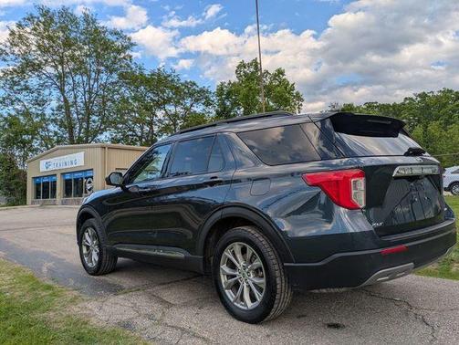 Blue Metallic 2022 Ford Explorer XLT