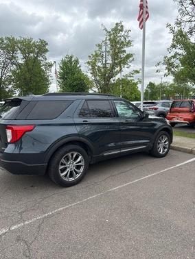 Blue Metallic 2022 Ford Explorer XLT