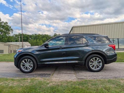 Blue Metallic 2022 Ford Explorer XLT