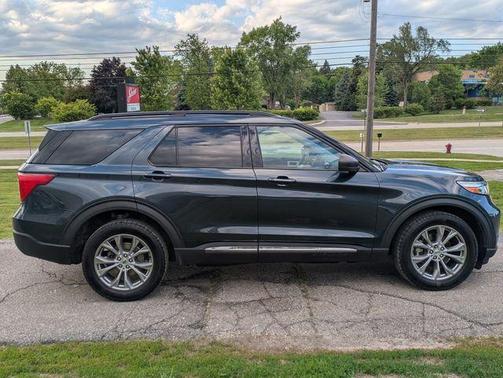 Blue Metallic 2022 Ford Explorer XLT