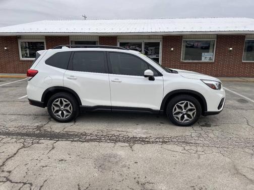 Crystal White Pearl 2020 Subaru Forester Premium