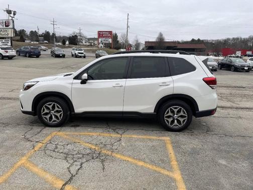 Crystal White Pearl 2020 Subaru Forester Premium