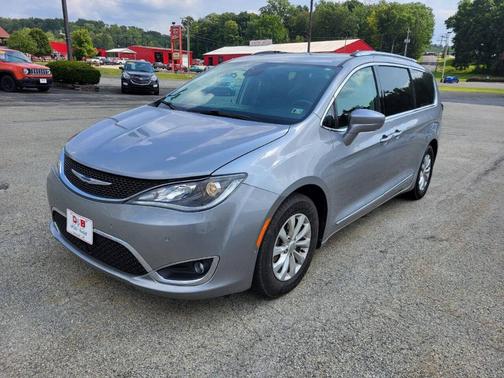 Billet Silver Clearcoat Metallic 2018 Chrysler Pacifica Touring-L