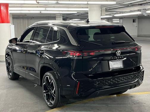 2025 Volkswagen Tiguan 2.0T SEL R-Line 4MOTION