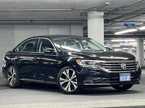 Deep Black Pearl 2021 Volkswagen Passat 2.0T SE