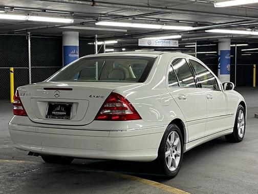 Arctic White 2007 Mercedes-Benz C-Class Luxury 4MATIC
