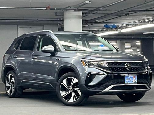 Platinum Gray Metallic 2024 Volkswagen Taos 1.5T SE