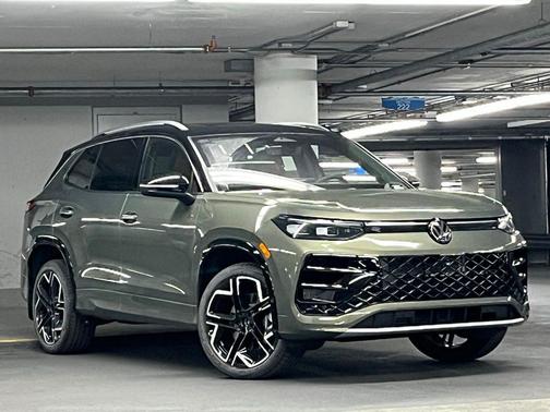 Deep Black 2025 Volkswagen Tiguan 2.0T SEL R-Line 4MOTION