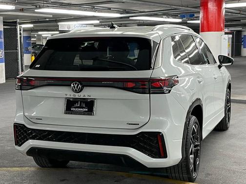 2026 Volkswagen Tiguan 2.0T SEL R-Line 4MOTION