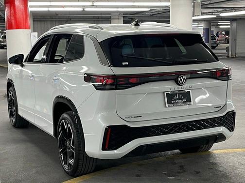 2026 Volkswagen Tiguan 2.0T SEL R-Line 4MOTION