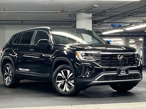 Deep Black Pearl 2025 Volkswagen Atlas Cross Sport 2.0T SE