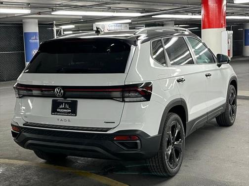 2025 Volkswagen Taos 1.5T SE Black